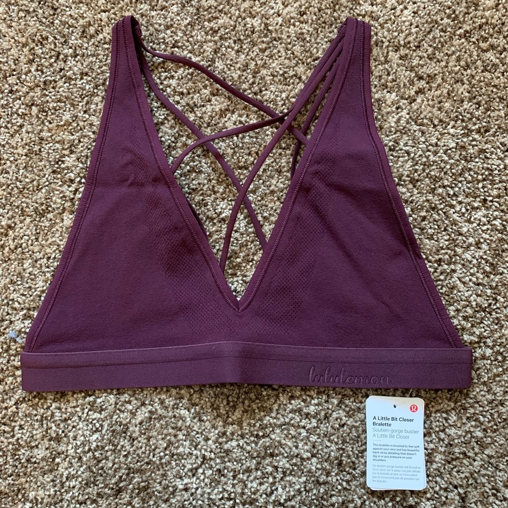 🍋Lululemon A Little Bit Closer Bralette DKAD